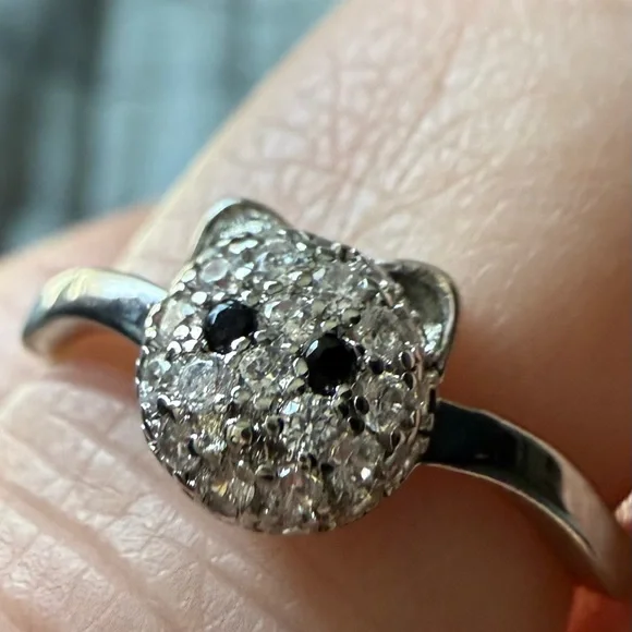 NEW! Pretty Bird Jewelry Cat Face Pavé Crystal Ring in white gold plating - Picture 4 of 13